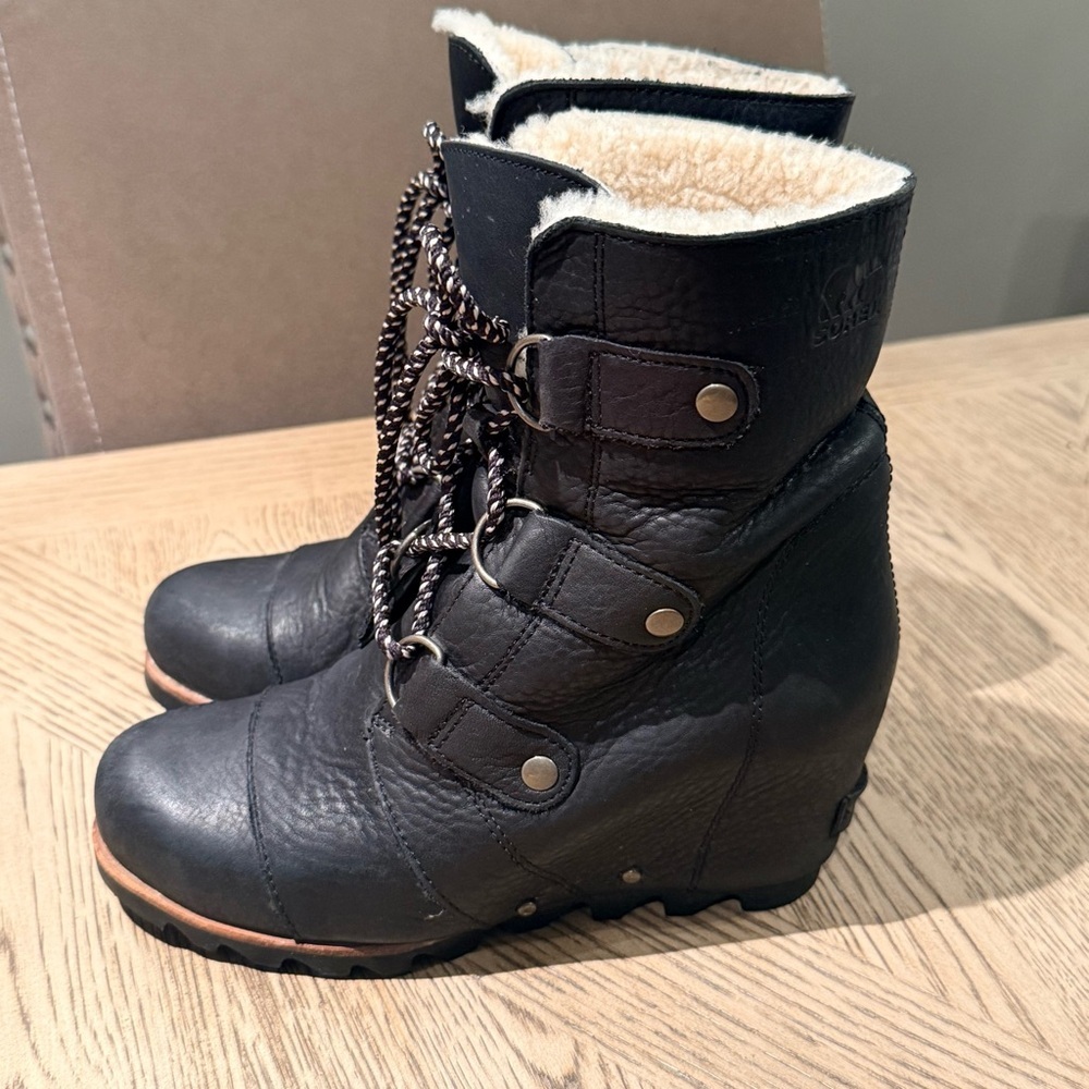 Sorel Womens Sz 6 Joan of Arctic Wedge Mid Shearling Boot Black Lace Up Read